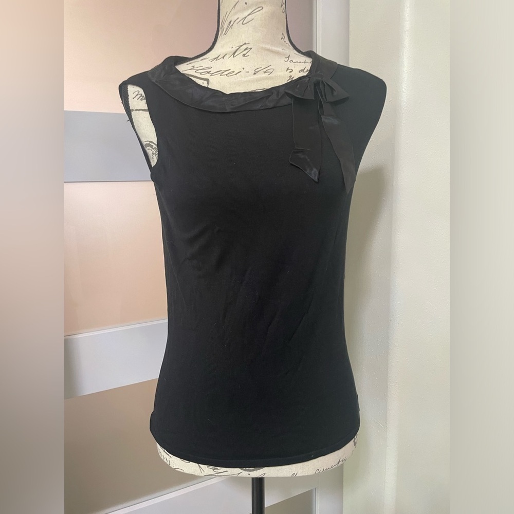 J.McLaughlin beautiful black SLEEVELESS top w adorable cute bow SZ Sm…